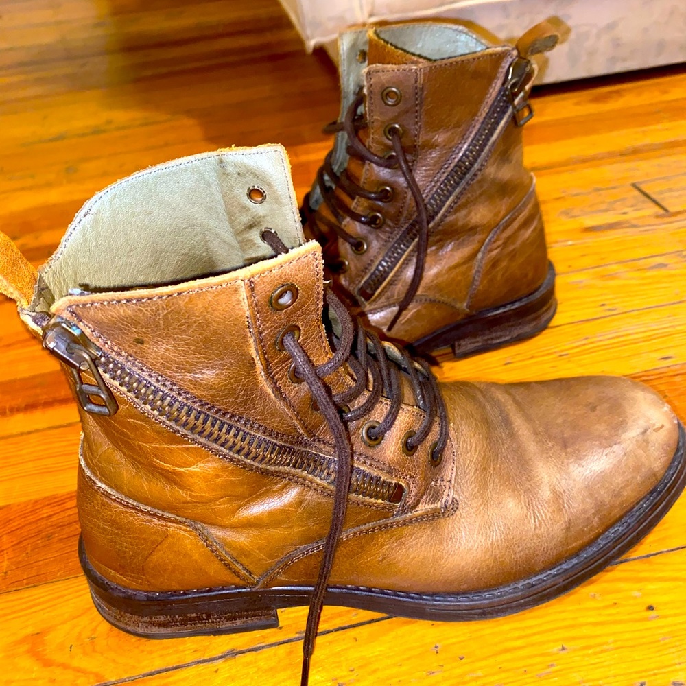 Lagos elegant boots good condition Men size 9🙏🏻